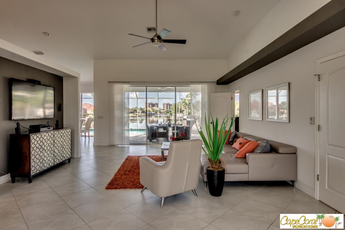 7-Foyer  Family Room